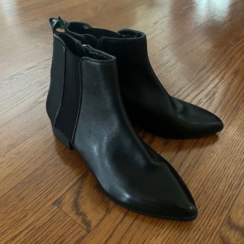 DKNY Talie Chelsea Ankle Boot (leather) - NWOB | sz 6.5 - Picture 2 of 4